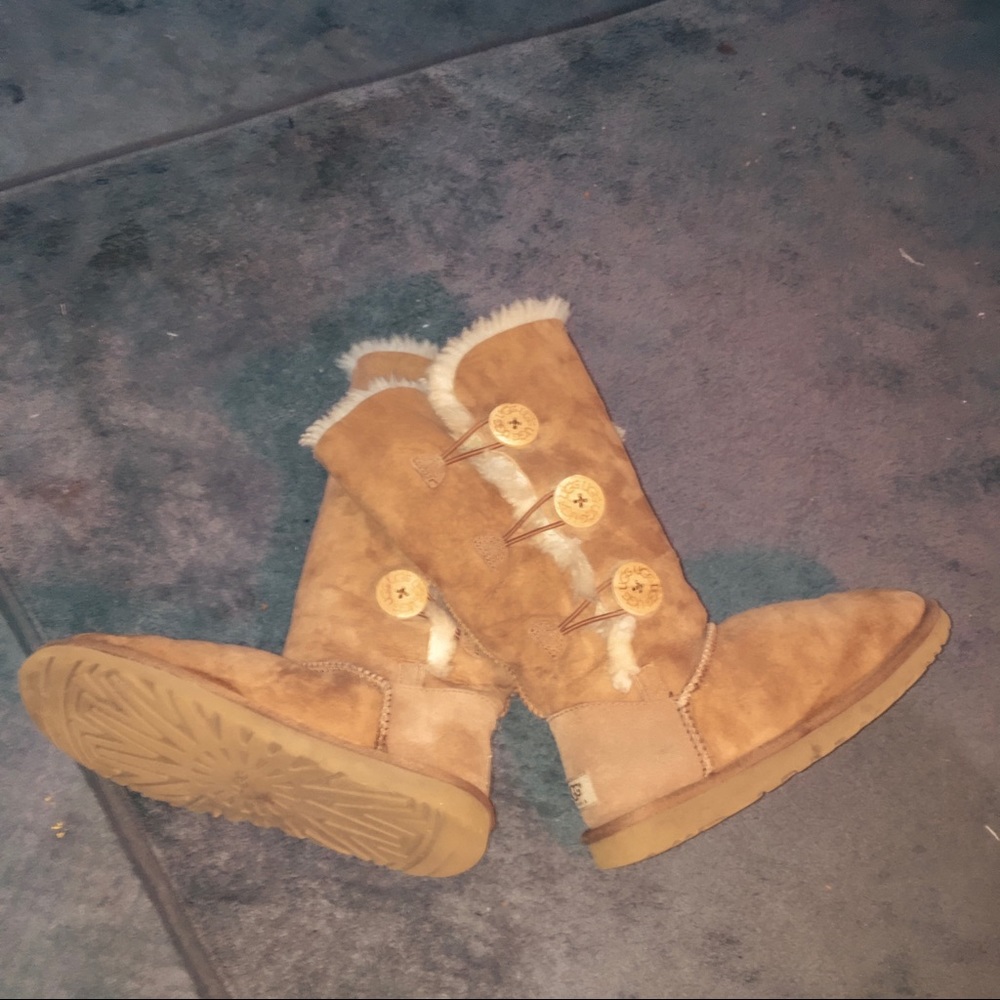 Ugg Bailey 3 Button Boot Size 6 - image 1